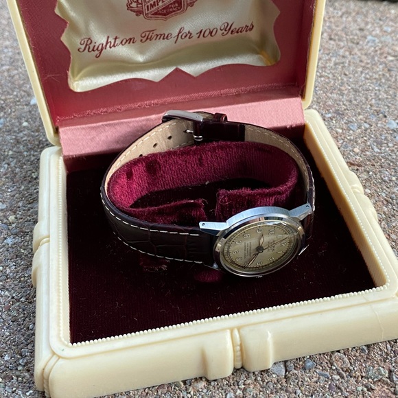 NOS 1944 Imperial Swiss Watch - Picture 6 of 17